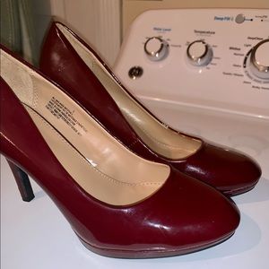 Merona sz 6 burgundy heels